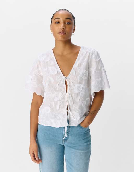 Object Top in white