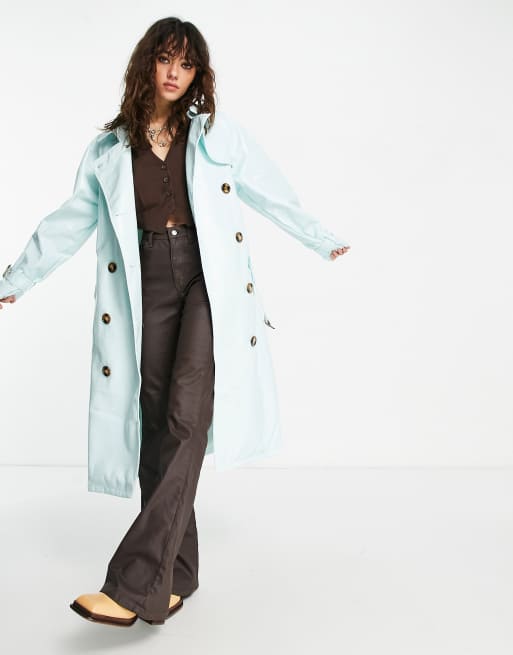 Object - Trenchcoat i bleg blå med vinyleffekt