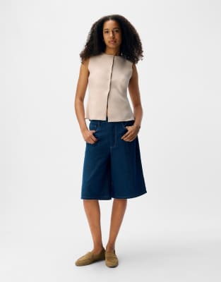 Object Vest In Silver