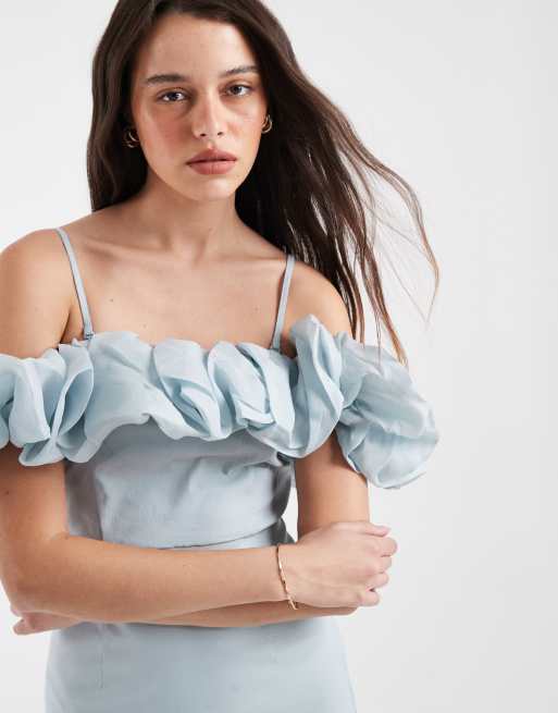 Object - Vestido largo azul pastel con escote Bardot y ribete de volantes de satén, 3 de 4