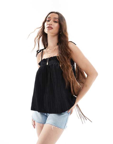 Object – Weich fallendes, gesmoktes Camisole-Oberteil in Schwarz mit Bindedetails - view 1