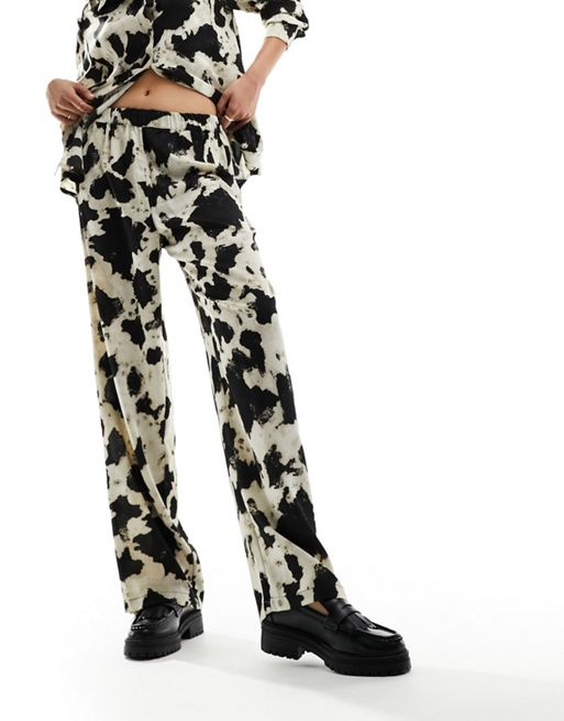 Cow Print Leggings for Cow Lover, Animal Print High Waisted Yoga Leggings  in Black and White 
