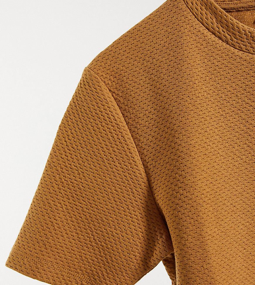 фото Облегающая футболка из плотной фактурной ткани коричневого цвета asos design tall-коричневый