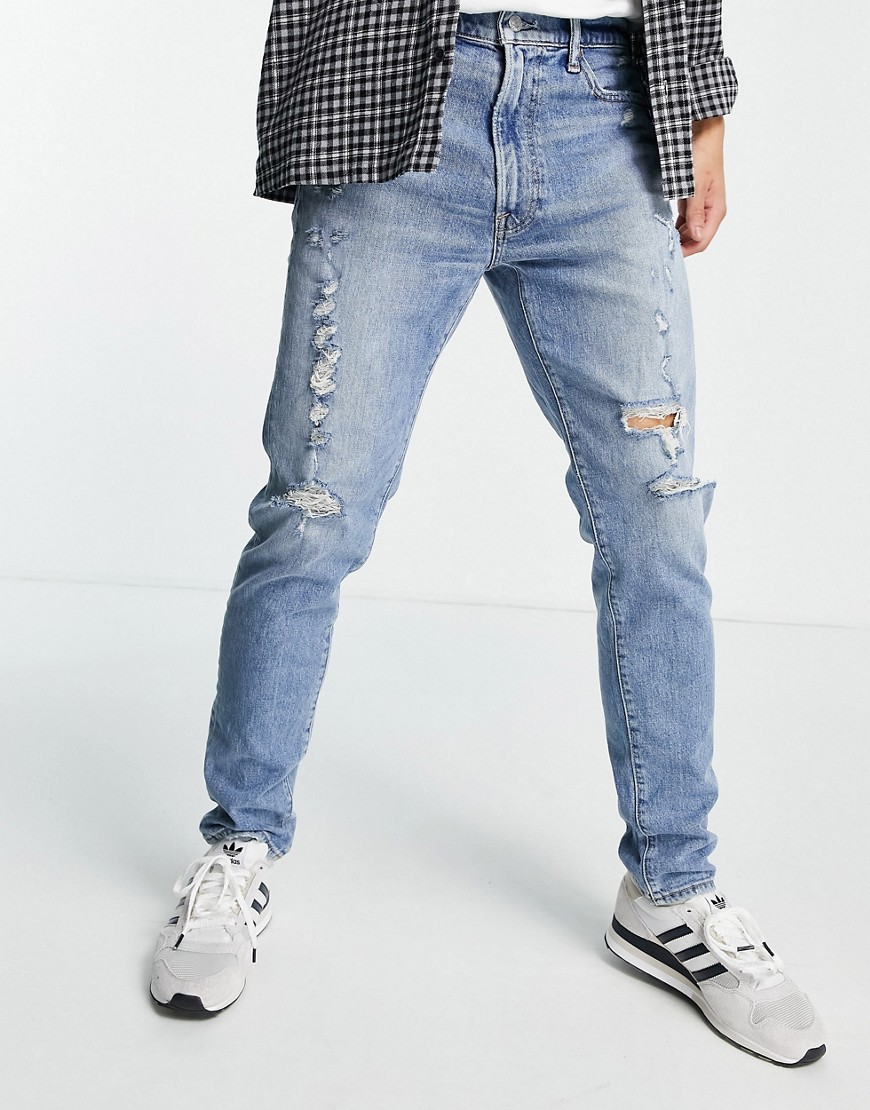фото Облегающие потертые джинсы в стиле 90-х со рваной отделкой abercrombie & fitch-голубой