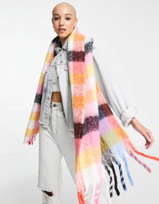 Шарфы и кейпы  Asos Очень пушистый разноцветный шарф в яркую клетку с кисточками Boardmans