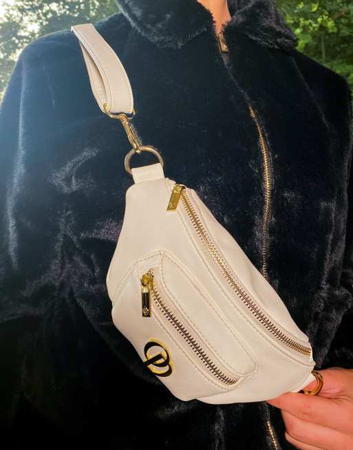 Cream fanny online pack