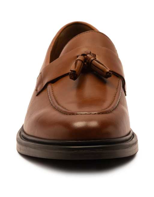 Off The Hook Blaine leather slip-on tassel loafers in tan, 4 of 4