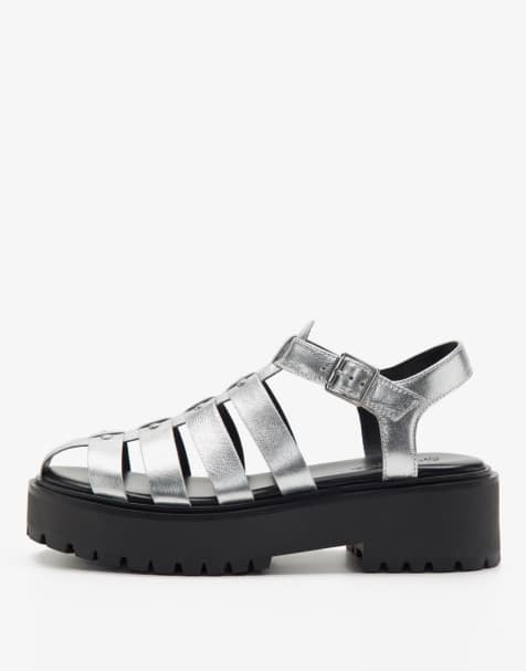 Off The Hook – Cally – Ledersandalen in Silber mit Western-Design und einem Riemen - view 1
