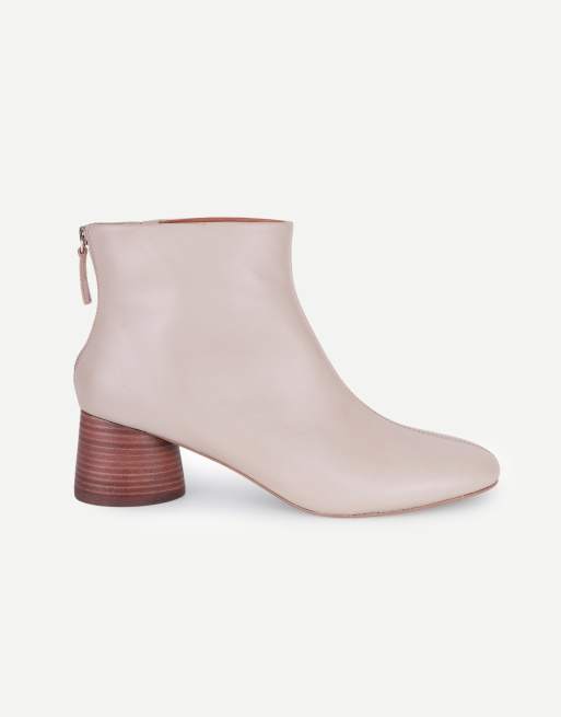Off The Hook Elara leather block-heeled ankle boots in spain white, 2 of 7