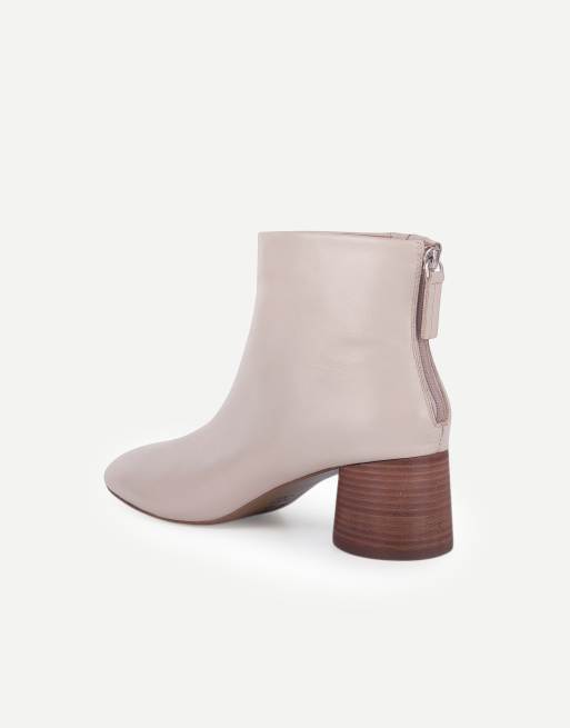 Off The Hook Elara leather block-heeled ankle boots in spain white, 3 of 7