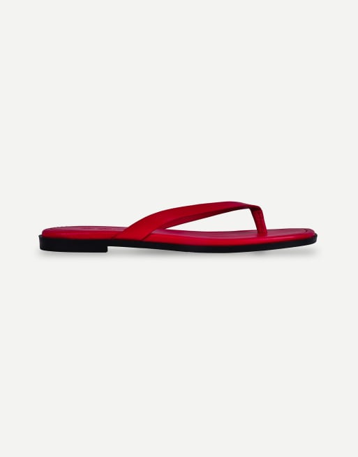 Off The Hook Freya leather flat thong sandals in red, 3 of 7
