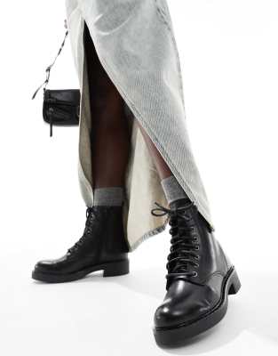 Off The Hook - Lane - Biker-Ankle-Boots aus schwarzem Leder mit hohem Schaft