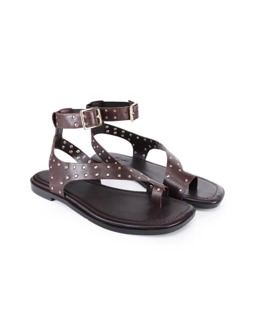 Off The Hook Quinn leather studded toe loop flat sandals in brown, 2 of 4