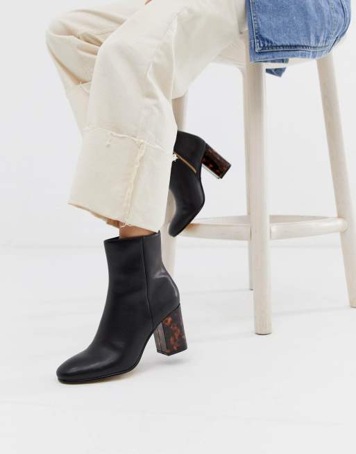 Black boots 2025 tortoise heel