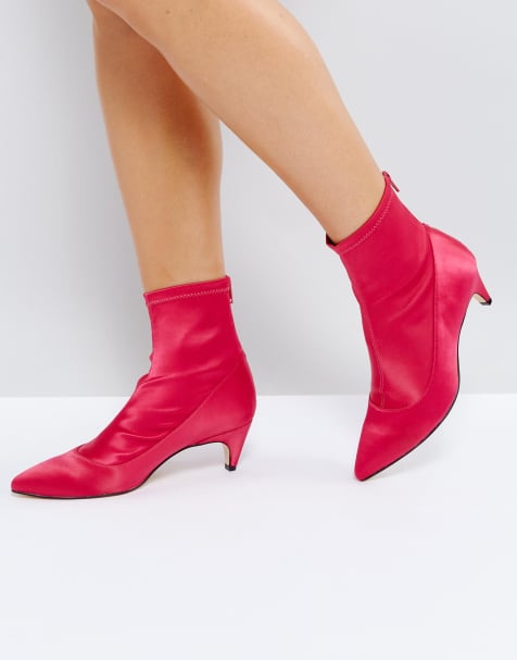 Office – Atomic – Stiefel mit Sockenkragen und Kitten-Heel-Absatz