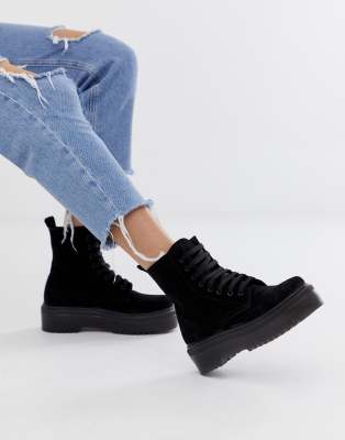 bottines plates en daim
