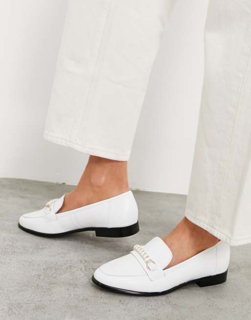 Office – Faxed – Vita loafers i läder med metalldetalj