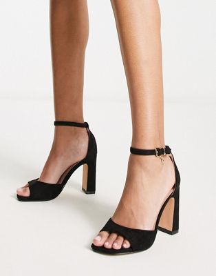 hesitation heeled sandals in black micro