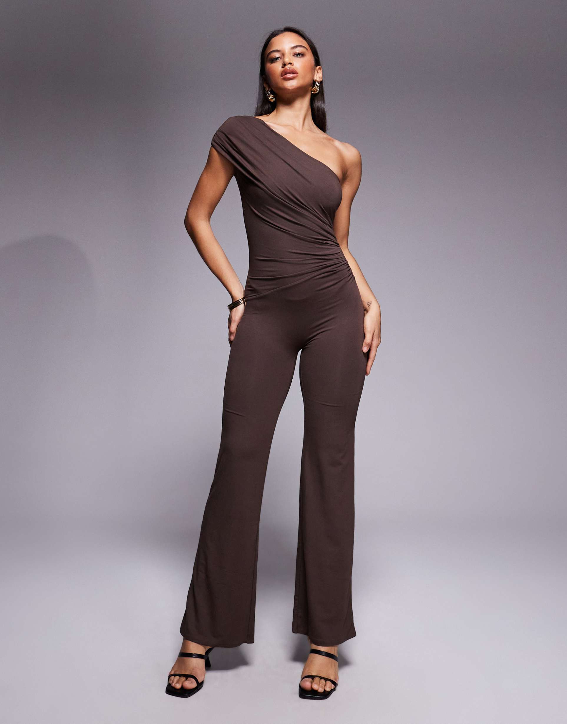 oh polly asymmetric shoulders jumpsuit in brown