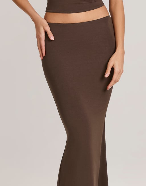 Oh Polly Avenley jersey low rise maxi skirt co-ord in chocolate brown, 4 of 4