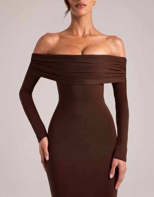 Oh Polly - Chokoladebrun offshoulder-maxikjole med udskæringsdetalje, 3 af 4
