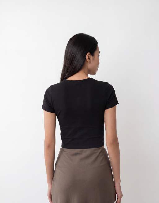 Oh Polly cropped T-shirt in black, 3 of 4