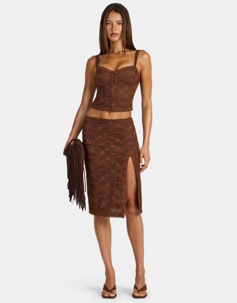 Oh Polly jupe midi coordonnée en dentelle taille mi-haute avec fente sur la cuisse en chocolat - view 1