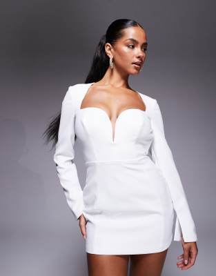 Oh Polly – Langärmliges Minikleid in Weiß mit Herzausschnitt - view 1