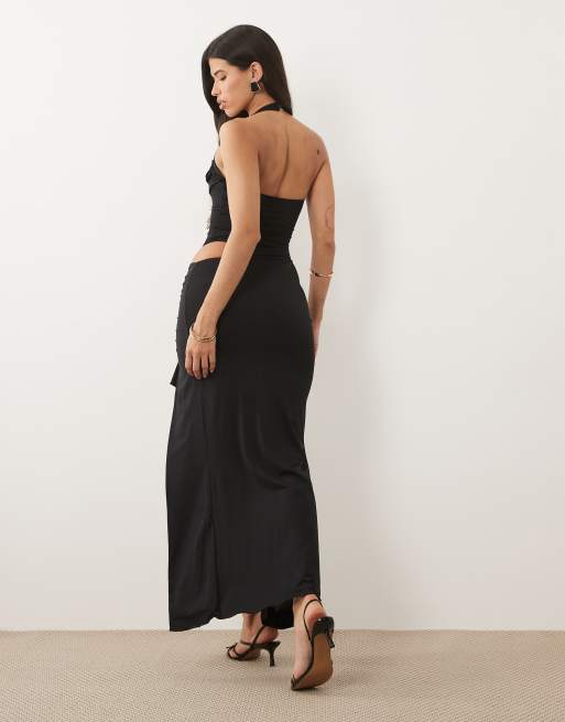 Oh Polly - Maxi jurk met halternek, uitsnijding en dijsplit in zwart, 2 van 4