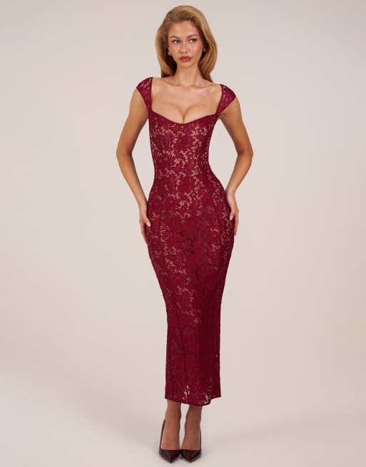 Oh Polly – Maxikleid aus Spitze in Kirschrot mit Herzausschnitt, Kappärmeln und Netzstoffeinsatz, 3 von 4