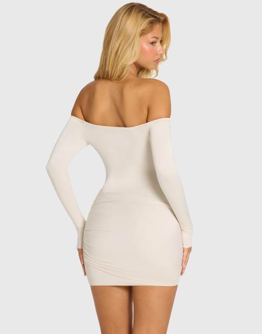 Oh Polly - minivestido blanco con hombros descubiertos y detalle drapeado, 4 de 4