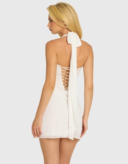 Oh Polly - minivestido corsé de encaje adornado con cuello halter en blanco, 4 de 4