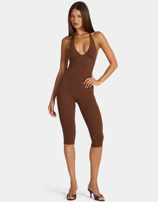 Oh Polly modal halternek jumpsuit met gerimpelde taille in chocoladebruin, 4 van 4