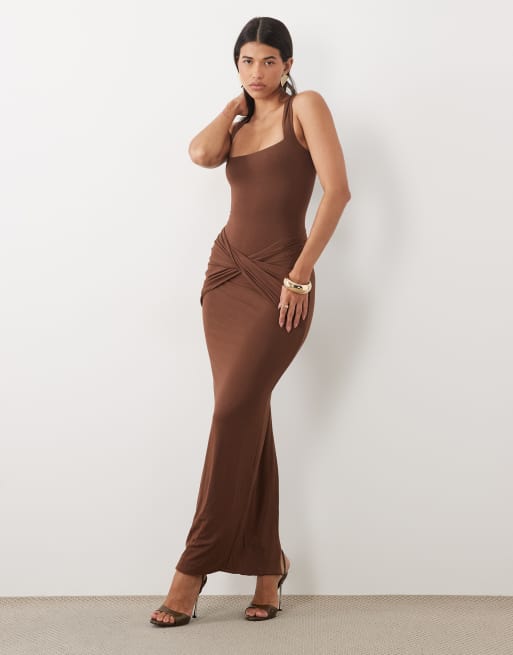 Oh Polly Modal-Maxikleid mit eckigem Ausschnitt, Drapierung und Bindeband in Schokobraun, 2 von 4