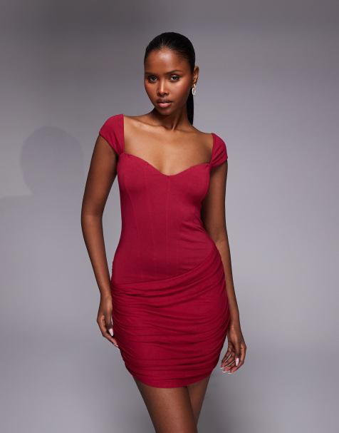 Oh Polly modal mini jurk met hartvormige halslijn en gedrapeerde rok in kersenrood - view 1