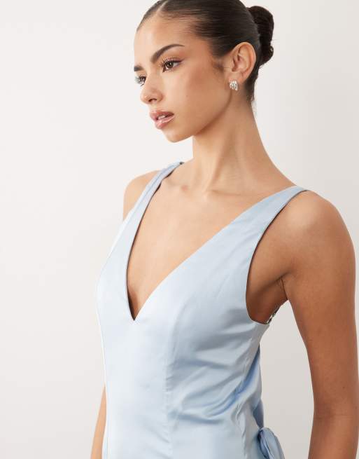 Oh Polly - Pudderblå maxikjole i satin med draperinger og åben ryg samt slids langs låret, 3 af 4