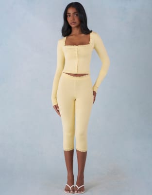 Oh Polly Scallop Edge Capri Pants In Yellow
