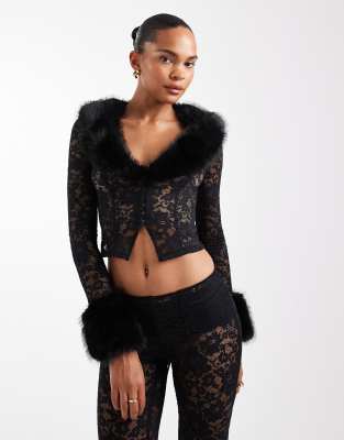 Oh Polly - Strickjacke aus Stretch-Spitze in Schwarz mit Kunstpelz-Besatz, Kombiteil