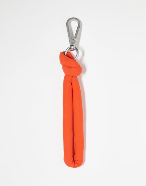 OLEND – Bauschiger Schlüssel-/Taschenanhänger aus Nylon in Koralle - view 1