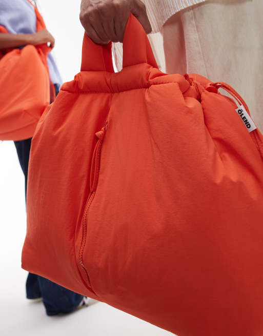 Ölend - Ona - Koralfarvet, stor og multifunktionel crossbody-taske i blød nylon, 3 af 4