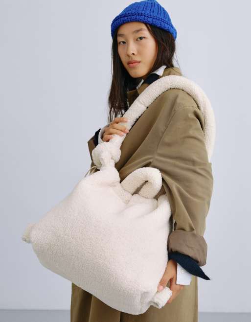 ÖLEND – Ona – Multiwear – Beige axelremsväska i teddy, 4 av 4