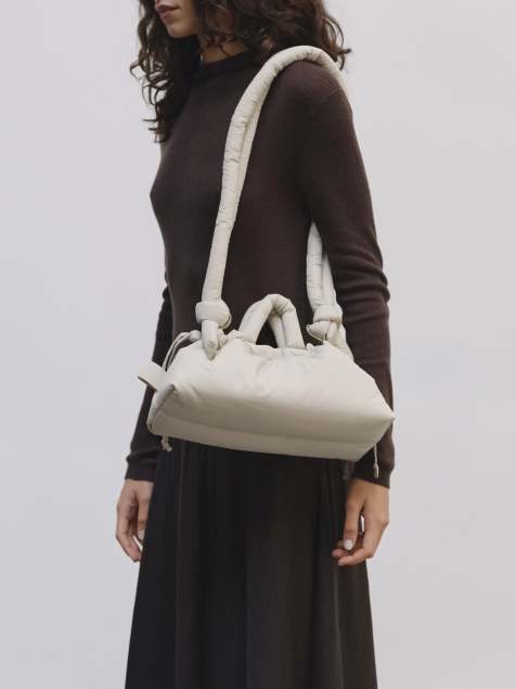 OLEND – Ona – Piaskowa mała torebka crossbody do noszenia na wiele sposobów - view 1