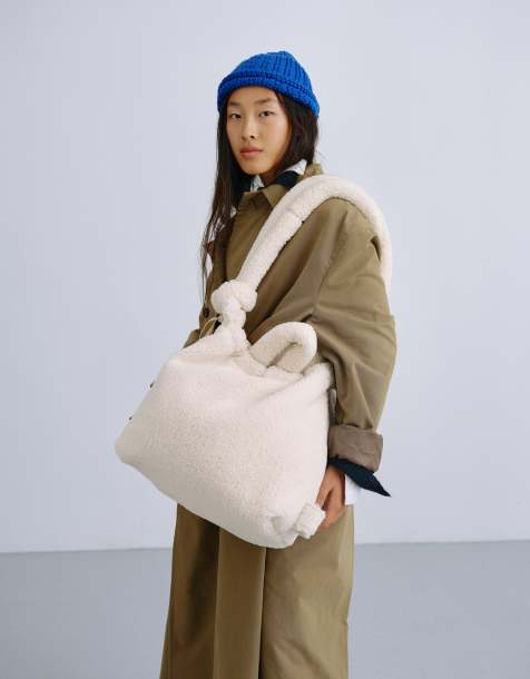 ÖLEND - Ona - Sandfarvet multifunktionel crossbody-taske i plys - view 1