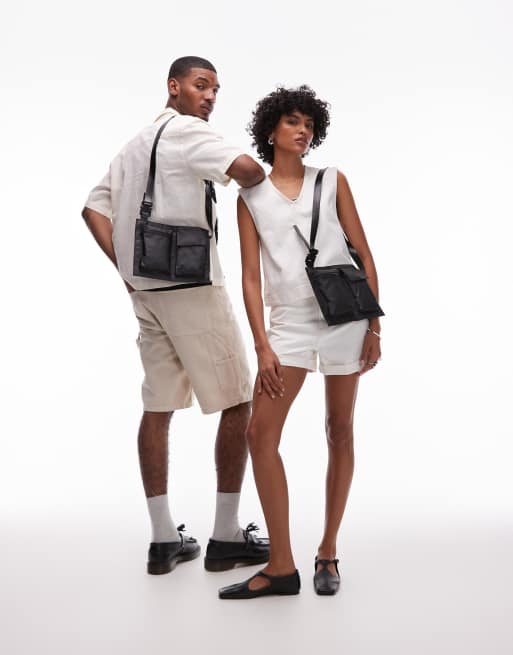 OLEND the s.p.u essentials pocket detail crossbody bag in black , 3 of 5