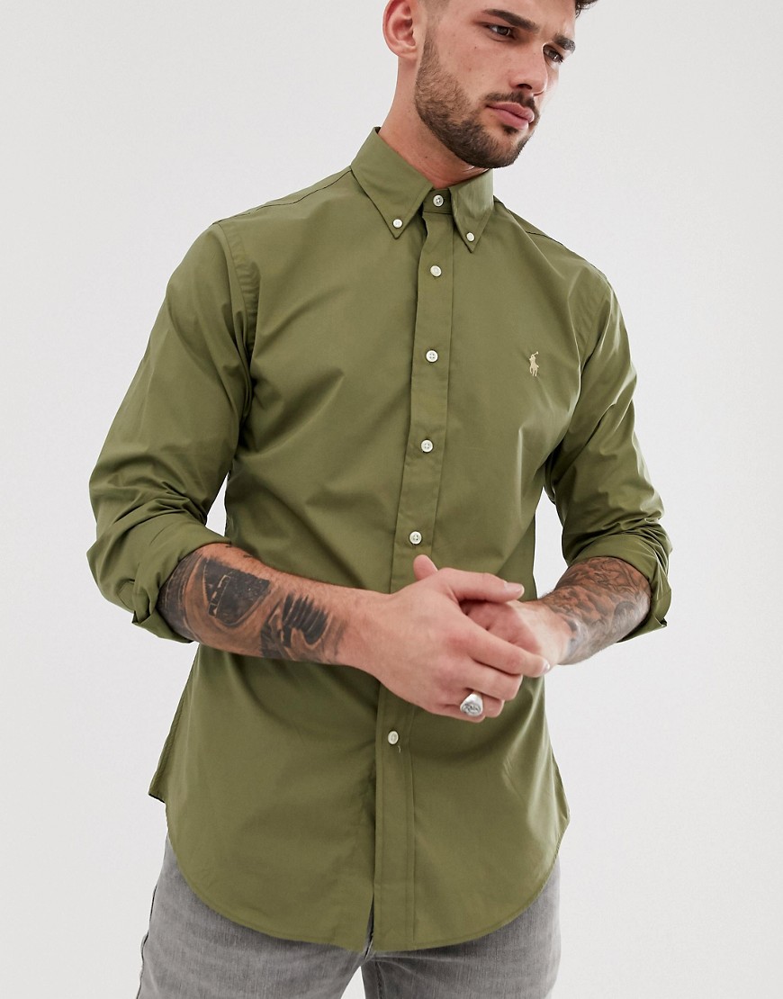 фото Оливково-зеленая приталенная рубашка из поплина с воротником на пуговицах и логотипом polo ralph lauren-зеленый