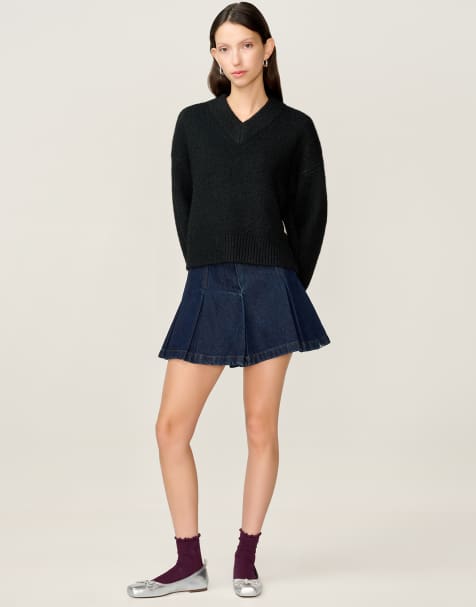 Omnes Knitwear premium daria v-neck thick knit boxy jumper in black - view 1