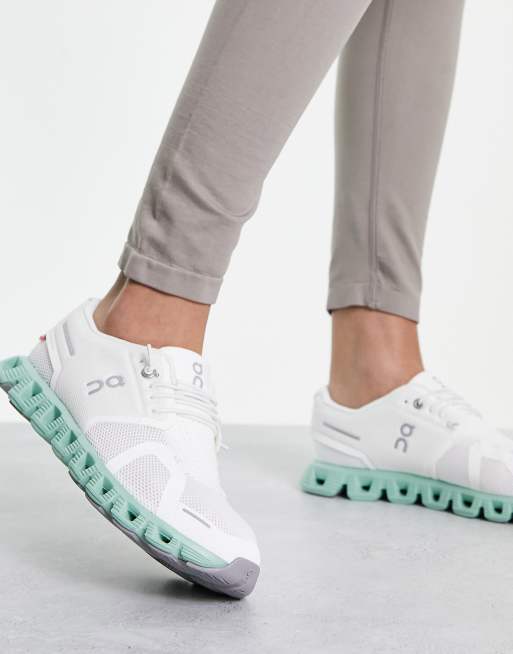 ON Cloud 5 trainers in white and blue | ASOS