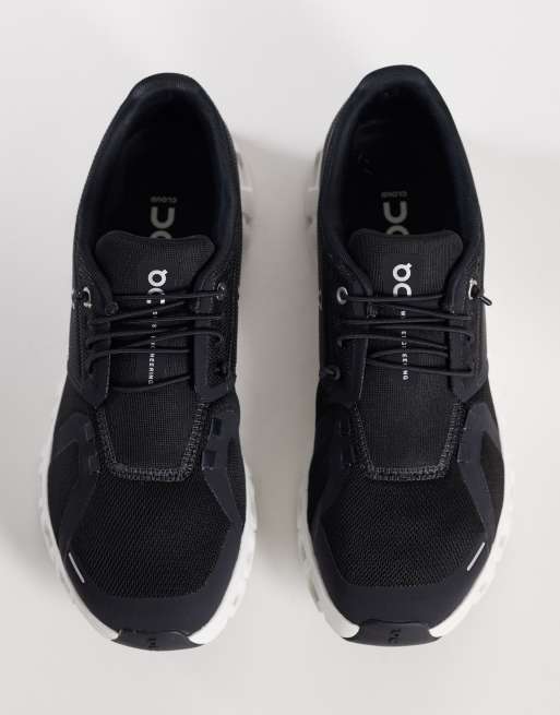 ON Cloud 6 sneakers in zwart en wit, 3 van 5
