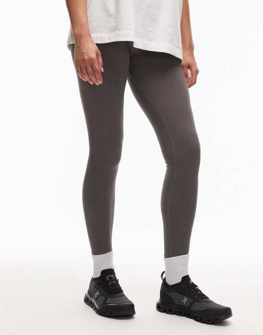 ON Cloud 6 Versa all day trainers in black  , 4 of 5