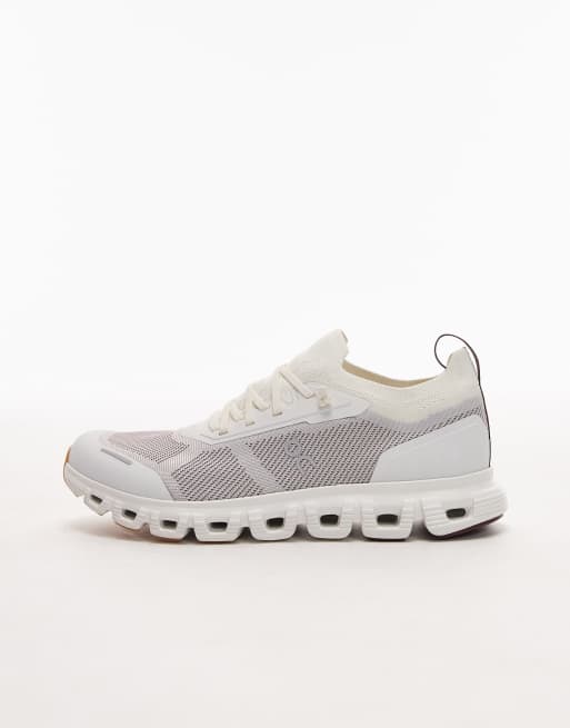 ON Cloud 6 Versa zapatillas de deporte en blanco y granate, 2 de 5